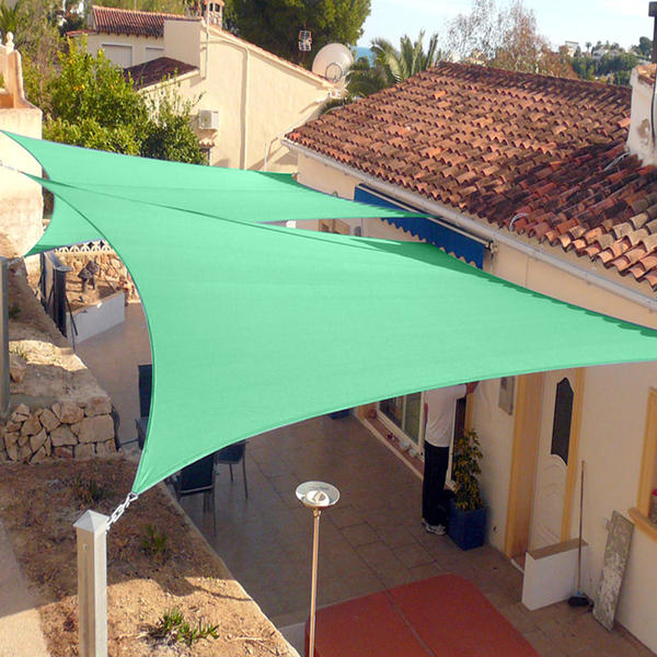 یکی از محبوب ترین گزینه های سایه در محدوده Canvas Sunshade